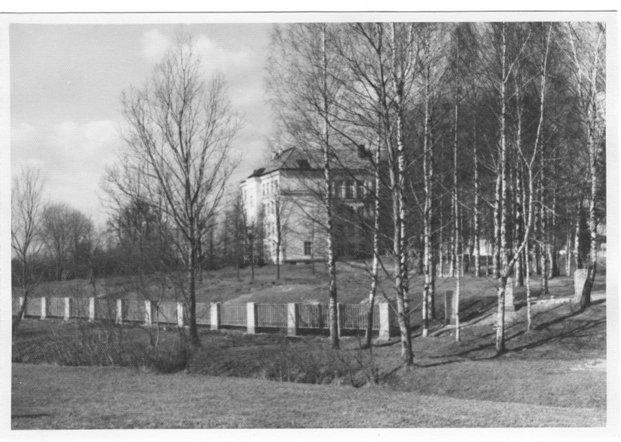 Building and park of Elva High School