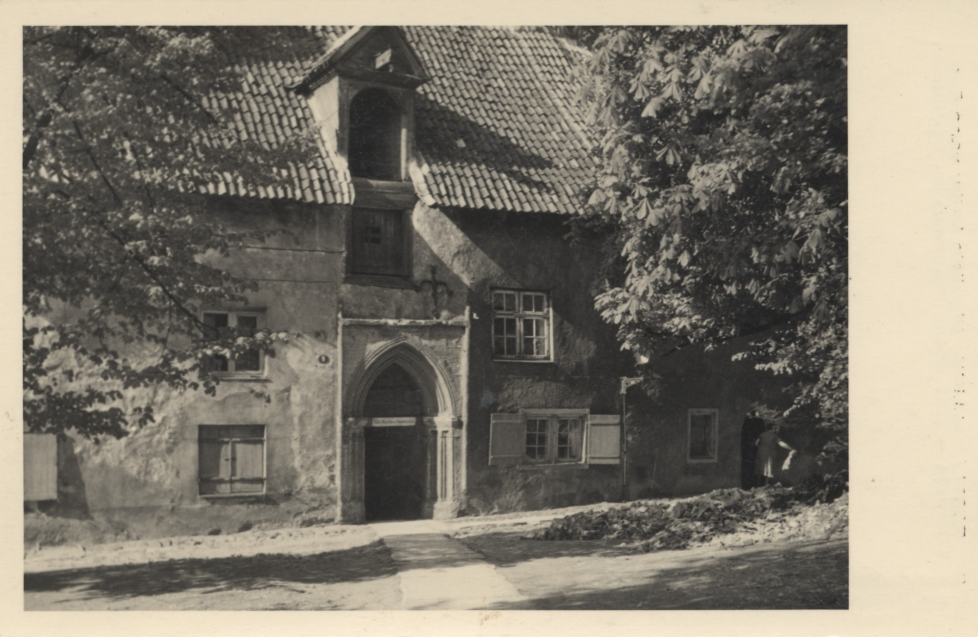 Estonian-tallinn : Old Teacher of the Niguliste Church = Das ehem. Pfarrhaus to St. Nikolai