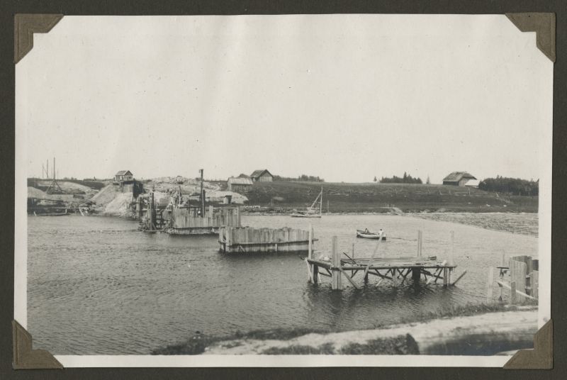 Sindi bridge. Protection walls and covers of the fifth pillar