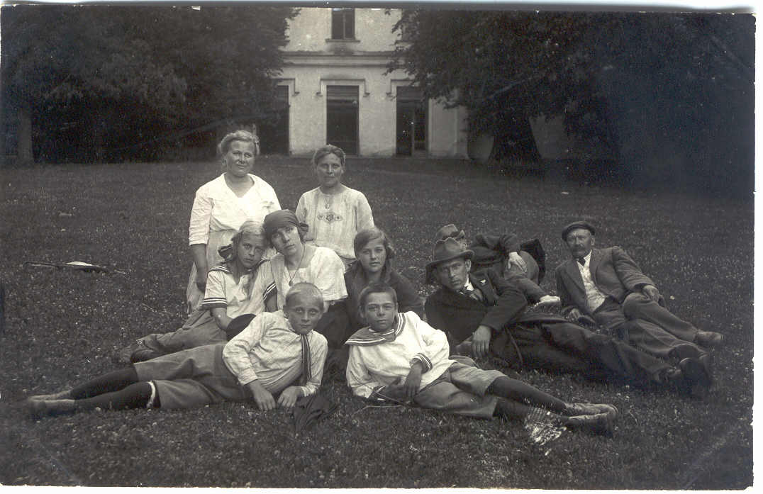 Photo in Wastse-Antsla Park in 1923