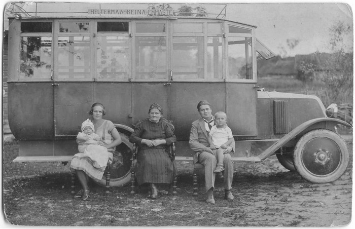Family Leufeldt in front of Heltermaa-Keina-Emmaste bus