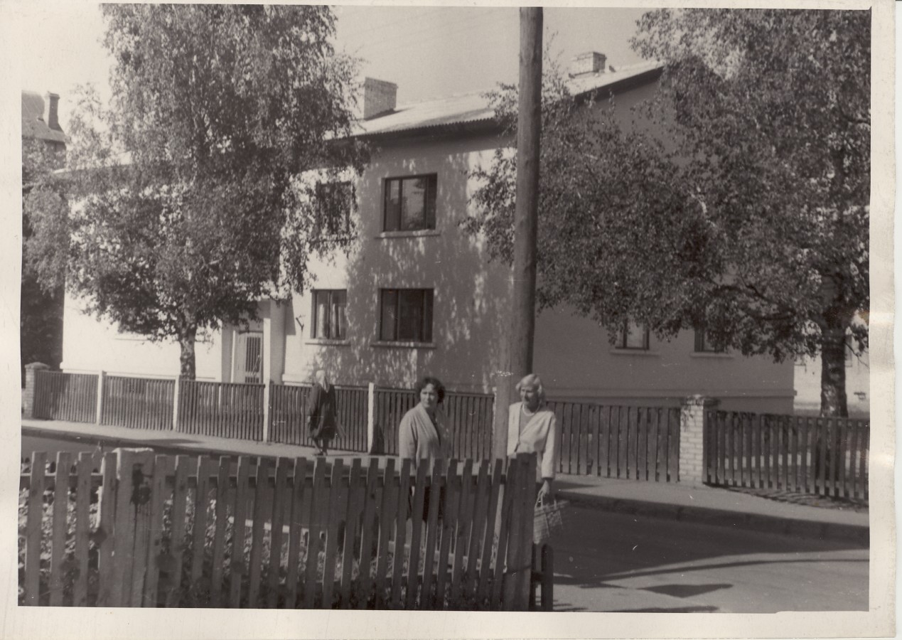 Dwelling in garden 14 Köie street from the corner