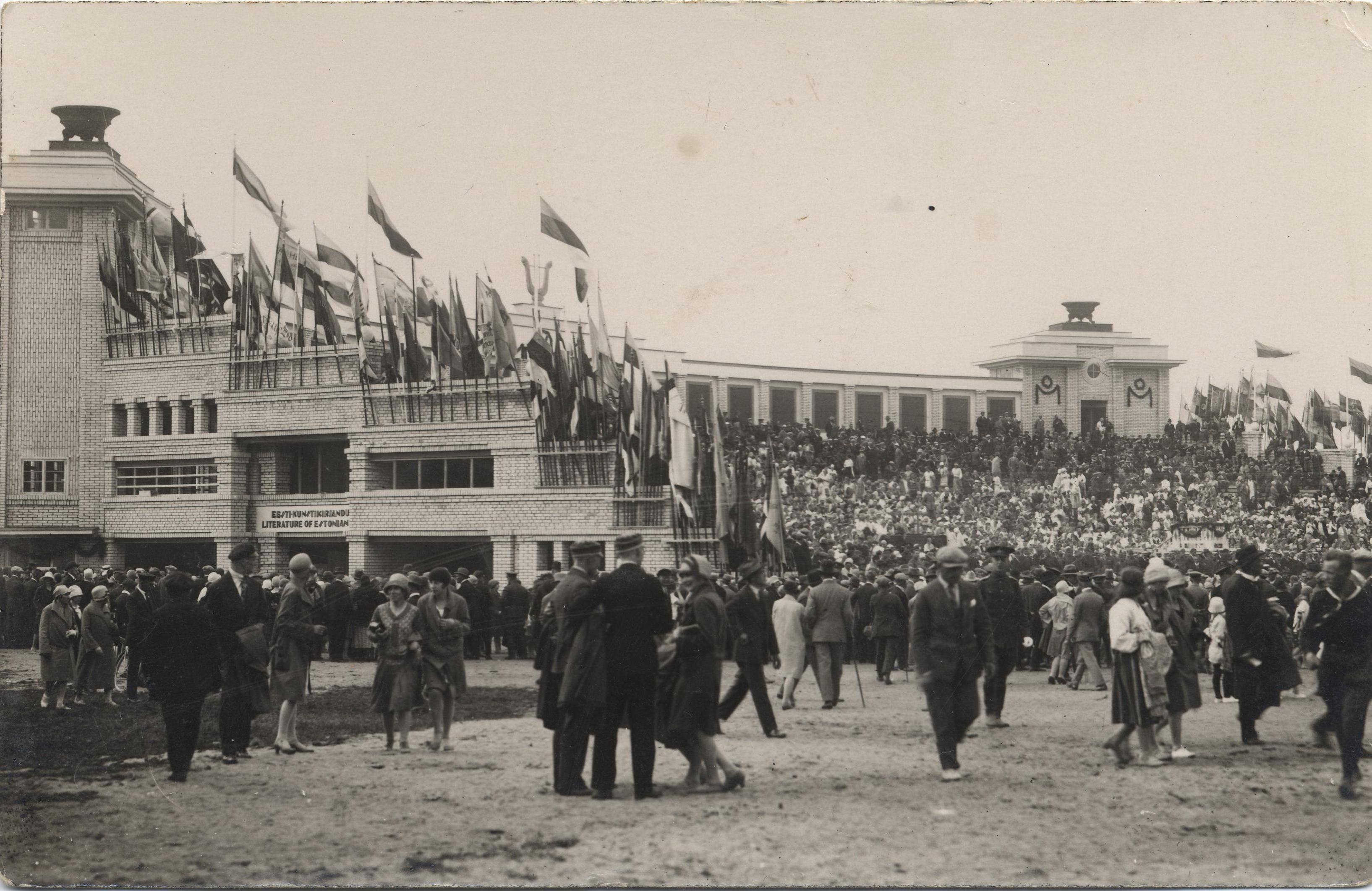 [tallinn] : [1928th singing party]