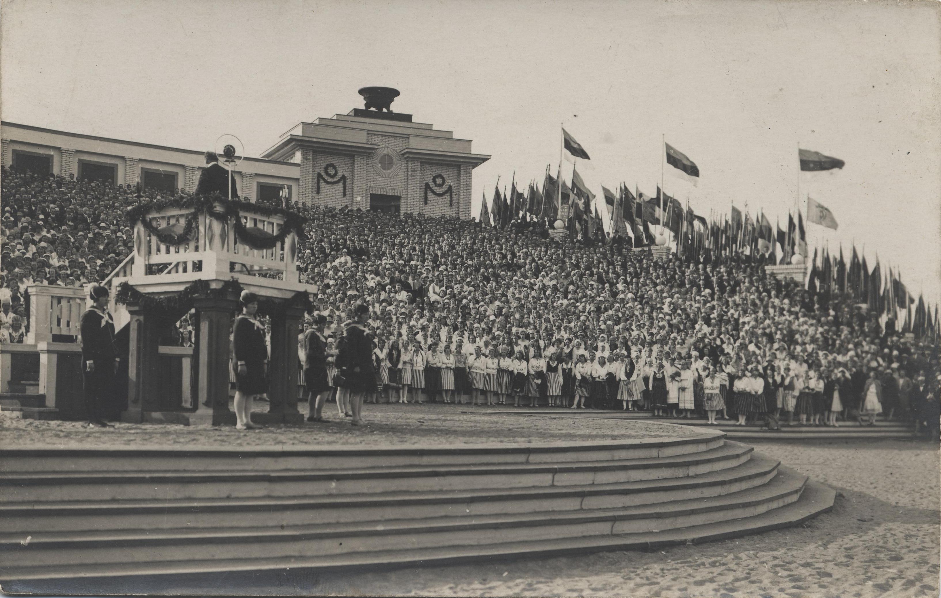 [tallinn] : [1928th singing party]