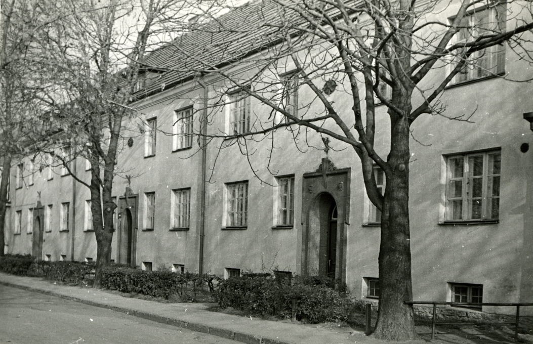 Residential group "Oma Kolle" in Tallinn Ristiku 52-60. Arh. Johannes Pikkov