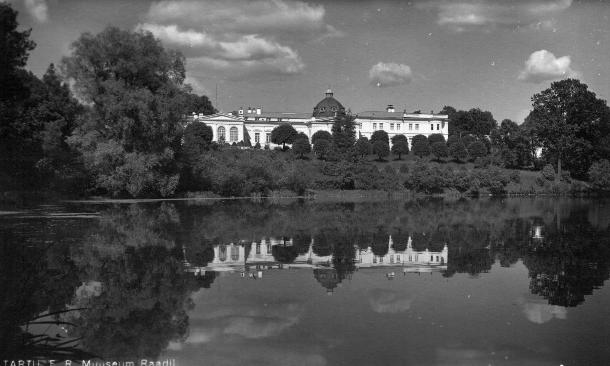 Lake Raadi and Raadi Manor (Estonian National Museum). Tartu, 1920-1930. Eoto h. Ehapalu.