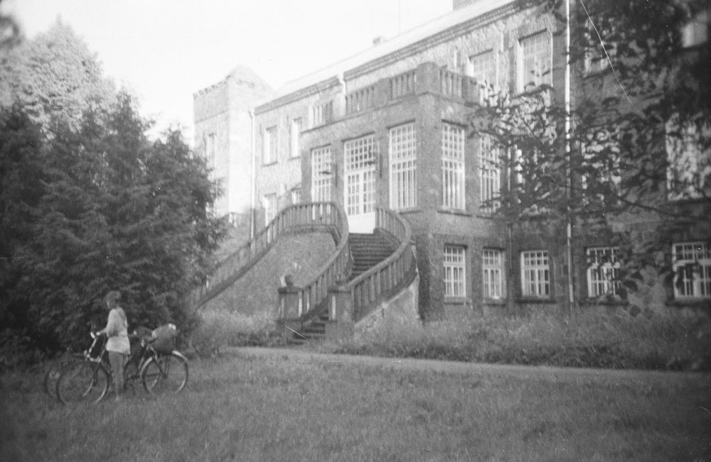 Behind the main building of Kalvi Manor