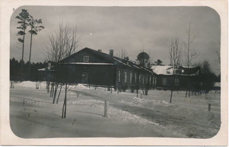 Photo. In the winter of Aegna. The barracks of soldiers.