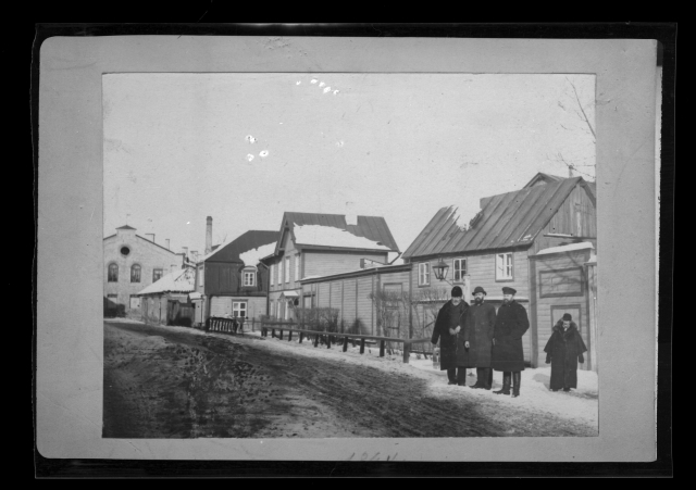 Th. W. Grünwaldt (second left) with companions on Maakri Street in front of a leather factory
