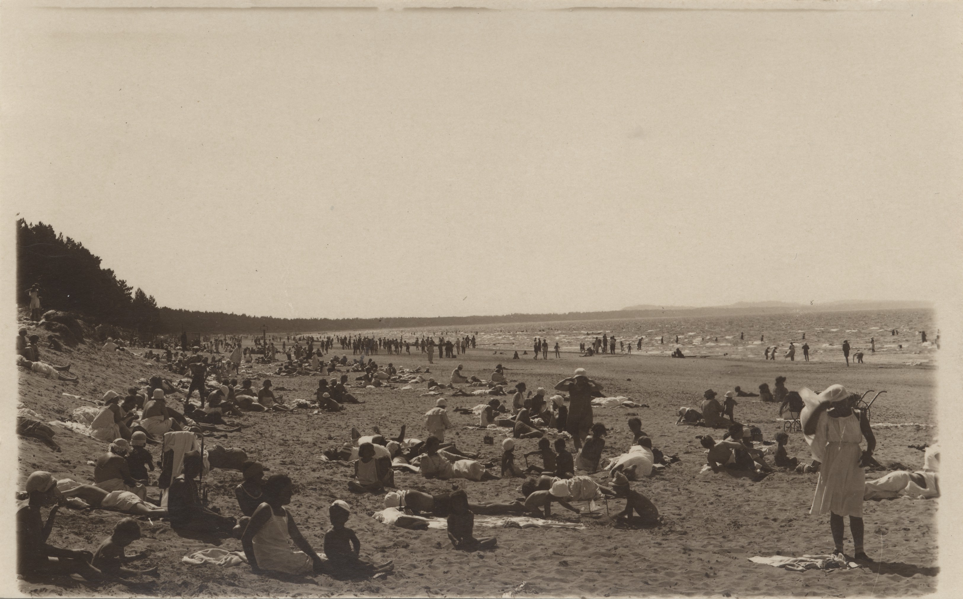 Estonian summer place N[arva]-Jõesuu : sea beach