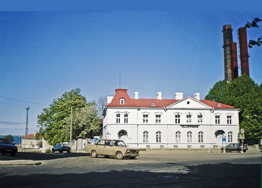 The crossroads of Kalamaja, the northern puiestee and the Kalasadama street, the view towards the sea.