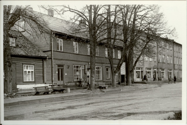 Photo and negative Paide Keskväljak and the beginning of Pika t. 1980