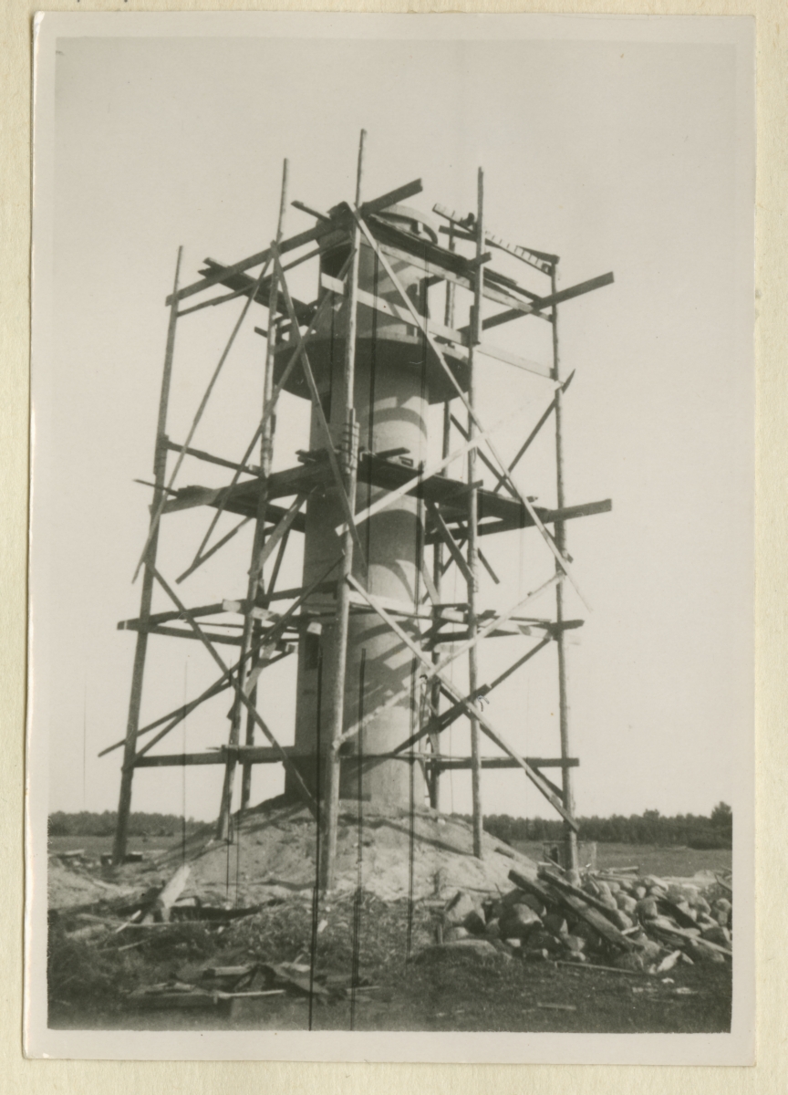 Construction of Rams target fire towers