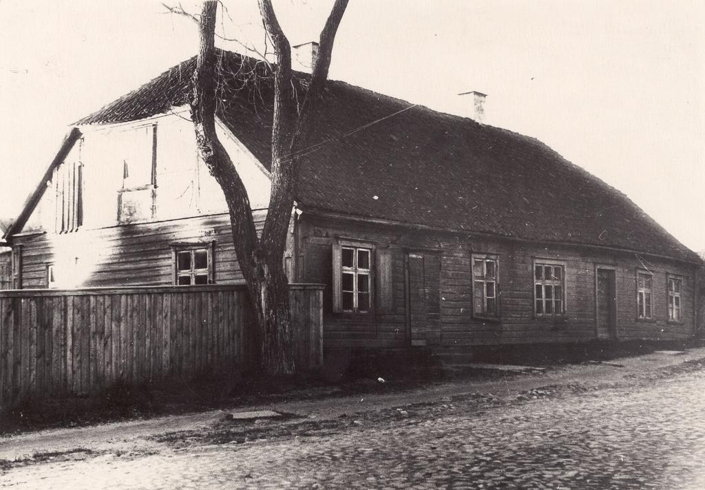 Valga. Former Einer School in Viljandi Tn-s