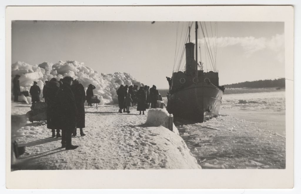Icebreaker "Jaan Poska" in Naissaare port in 1937