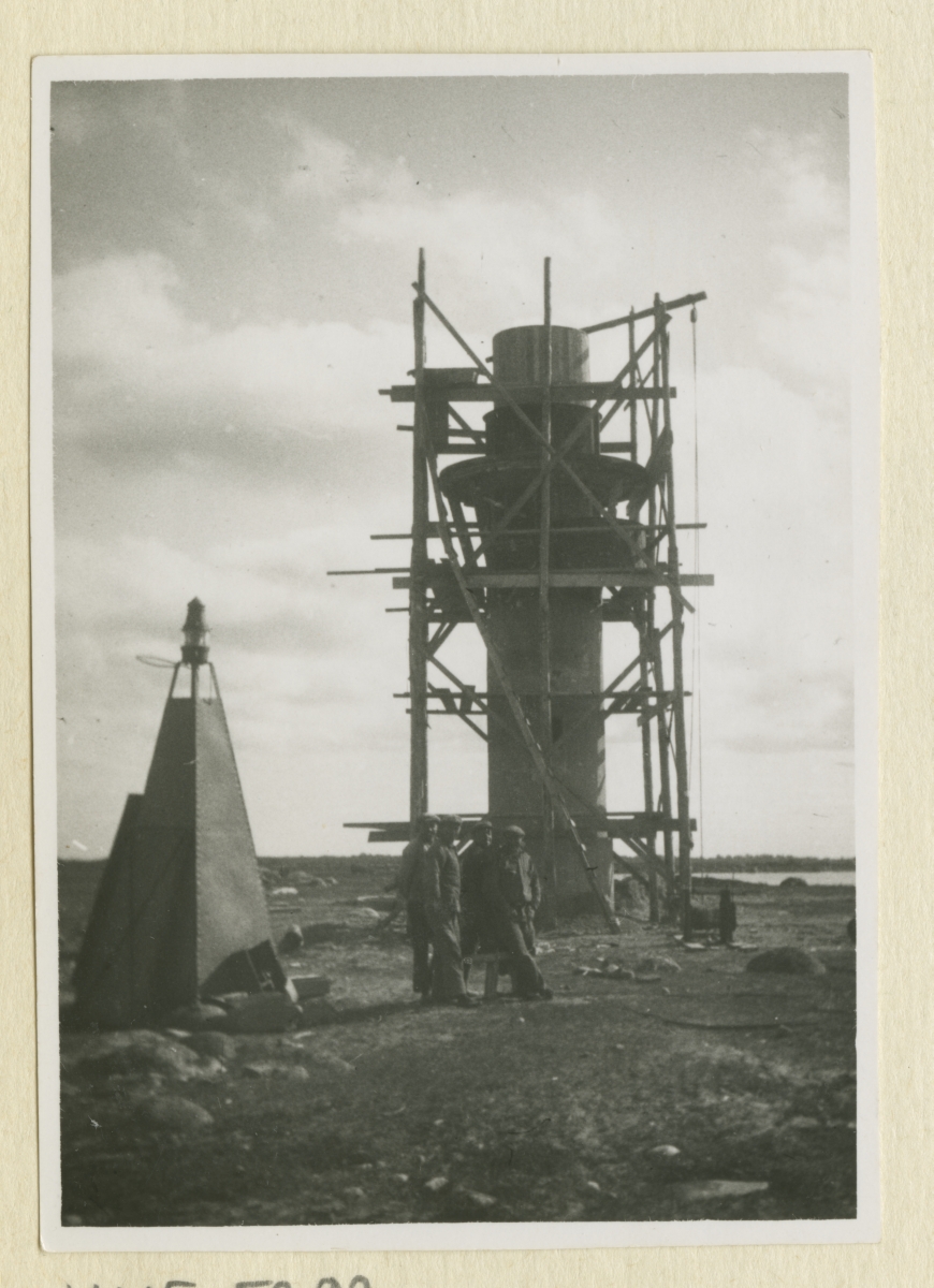 Construction of the north of Prangli fire tower