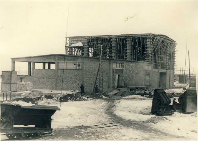 Building of water treatment equipment in a rock oil shale factory