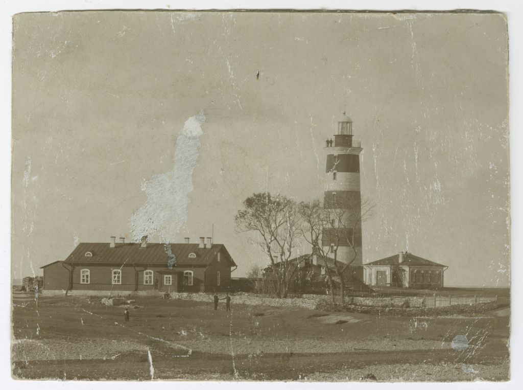 Osmussaare fire tower and buildings near it