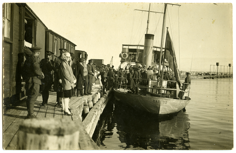 The garden boat "Mardus" in Naissaare harbor, a boiler train and a larger population. A swimming table on the other side of the cave.