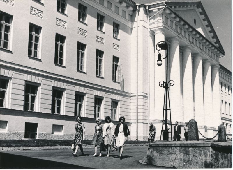 Photo. Main building of the University of Tartu.