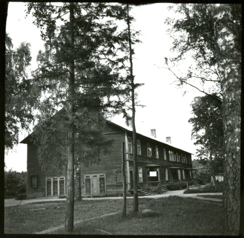 Workplaces of the Kohila Paper Factory, 3 views of apartments