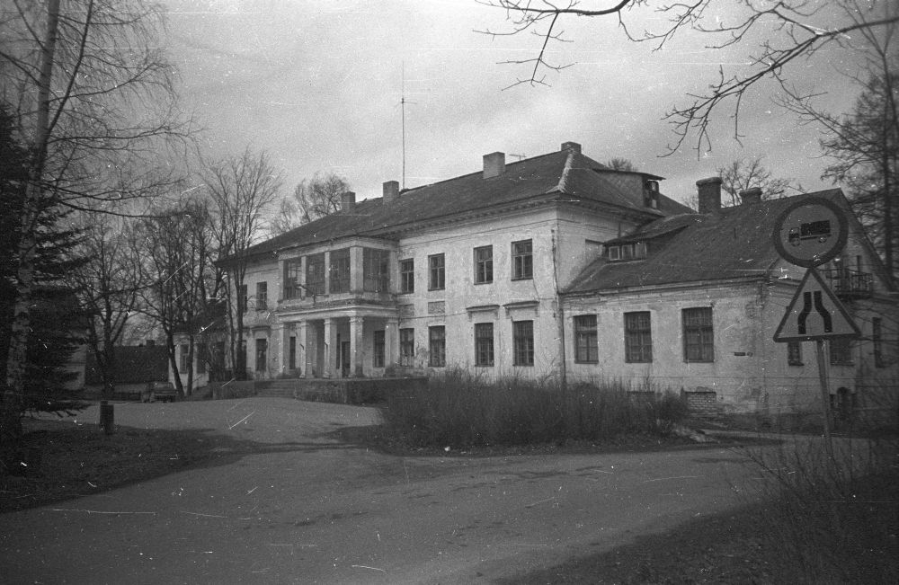 Main building of Kohila Manor