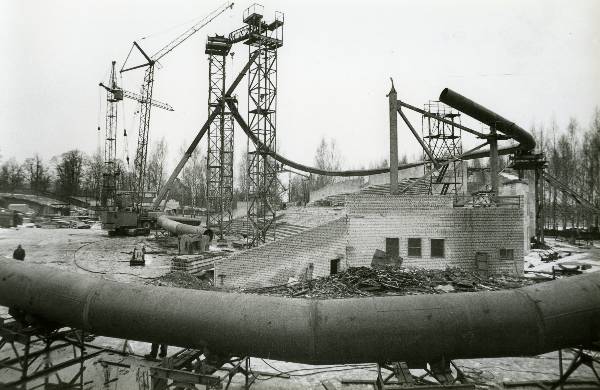 Digital image from the photo.  Construction of Tartu Song Square and Square in Startverre. March 15, 1991.