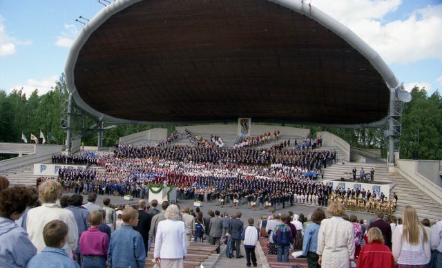 Photo-negative. Tartu V International Boy Choirs Song Festival in Tartu 22.06.1996. View of the song square.