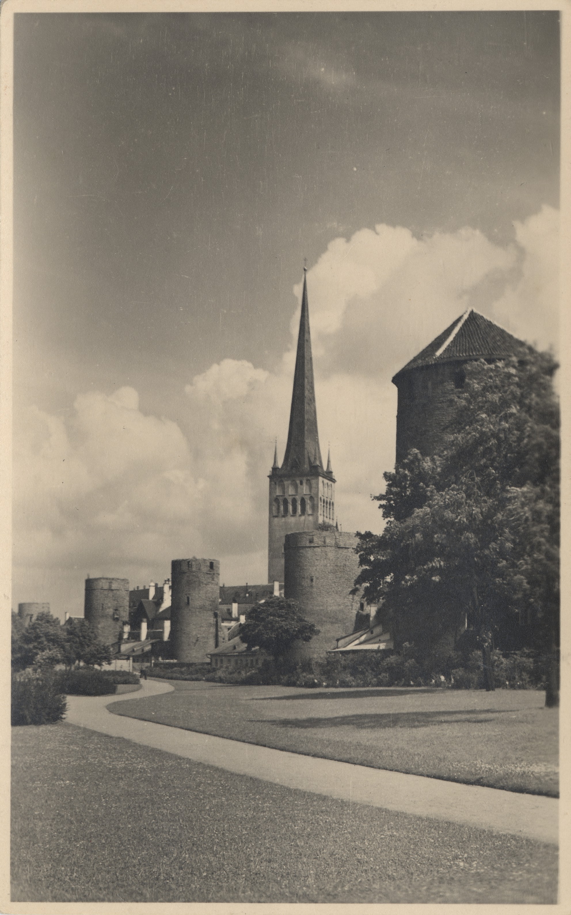 Tallinn : Oleviste Church = Olaikirche