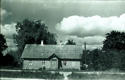 Negative, former school house in Mäo in 1972.