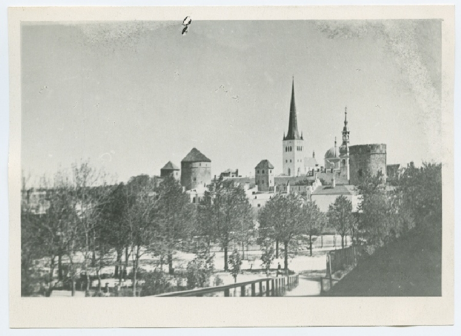 Tallinn, view on Nunne Street, behind the middle of the Oleviste Church.