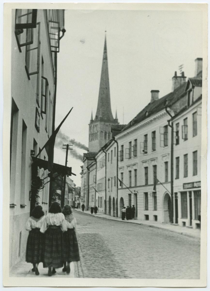 Tallinn, Lai Street, view of the Oleviste Church, the girls in folk clothes at the forefront.