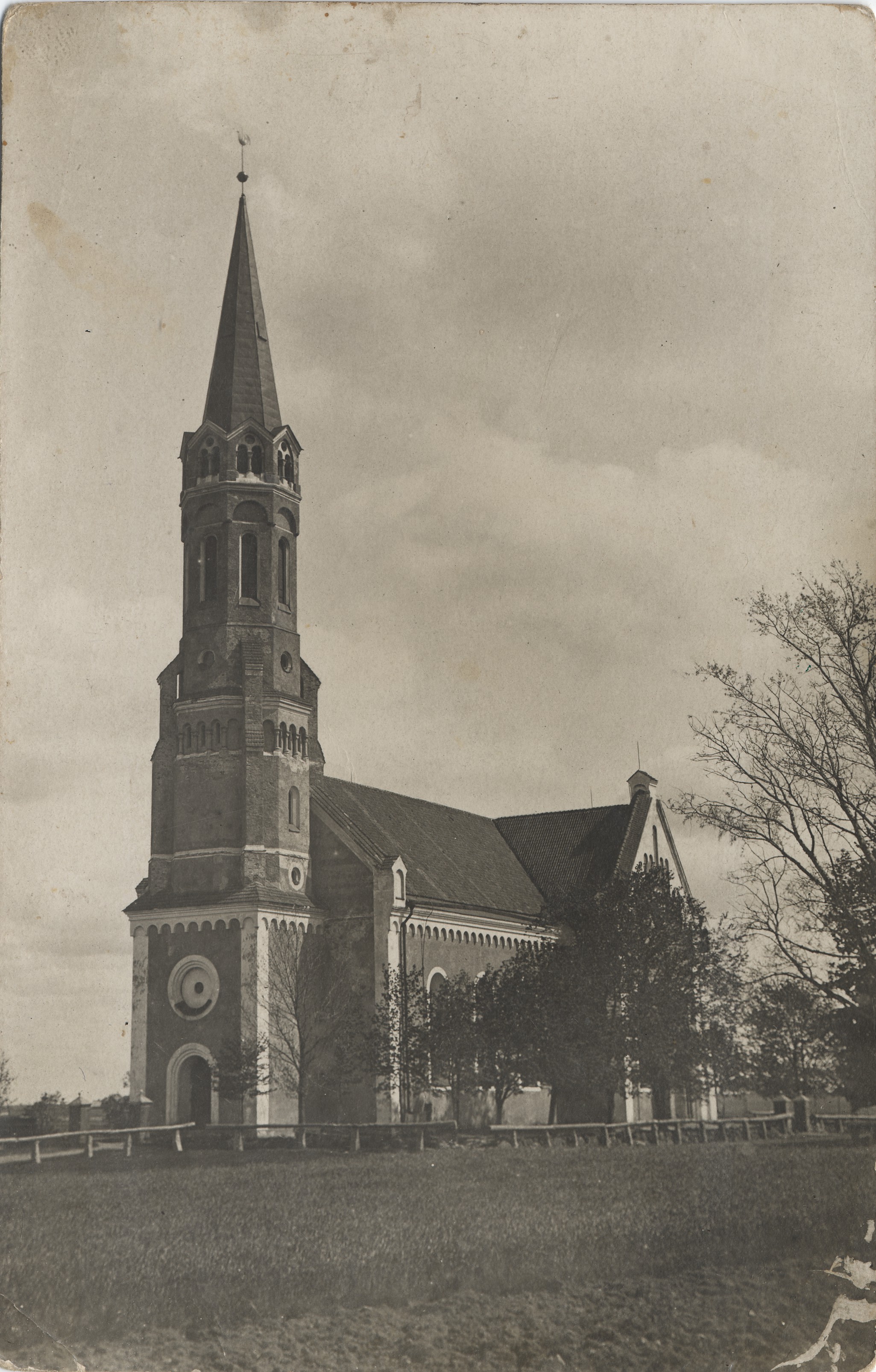 Halliste Church