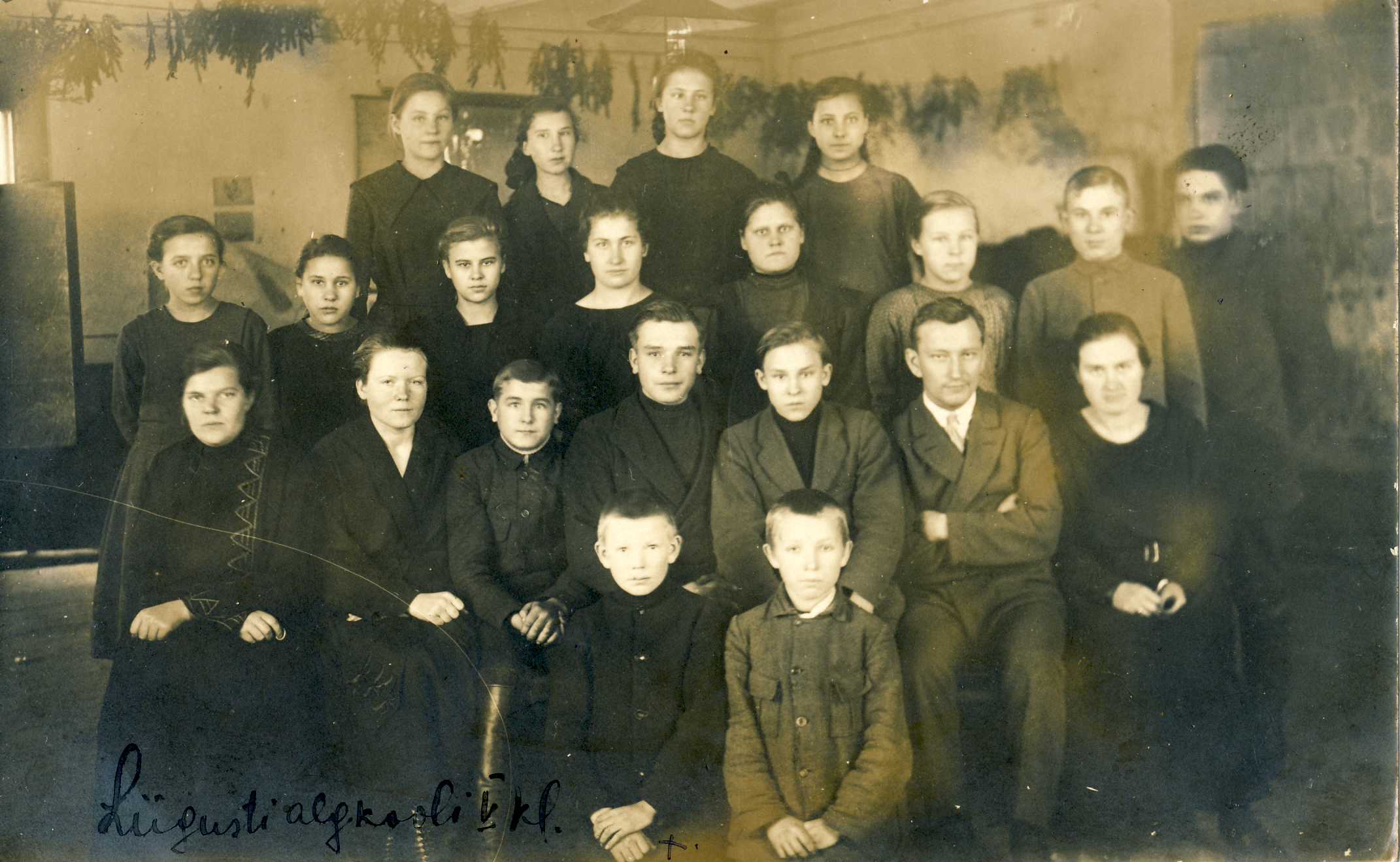 Liigusti primary school, V kl. 1920s.