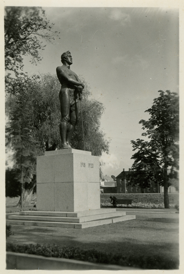 Memorial of the fallen in the War of Independence "Kalevipoeg" in Tartu. Sculptor Amandus Adamson