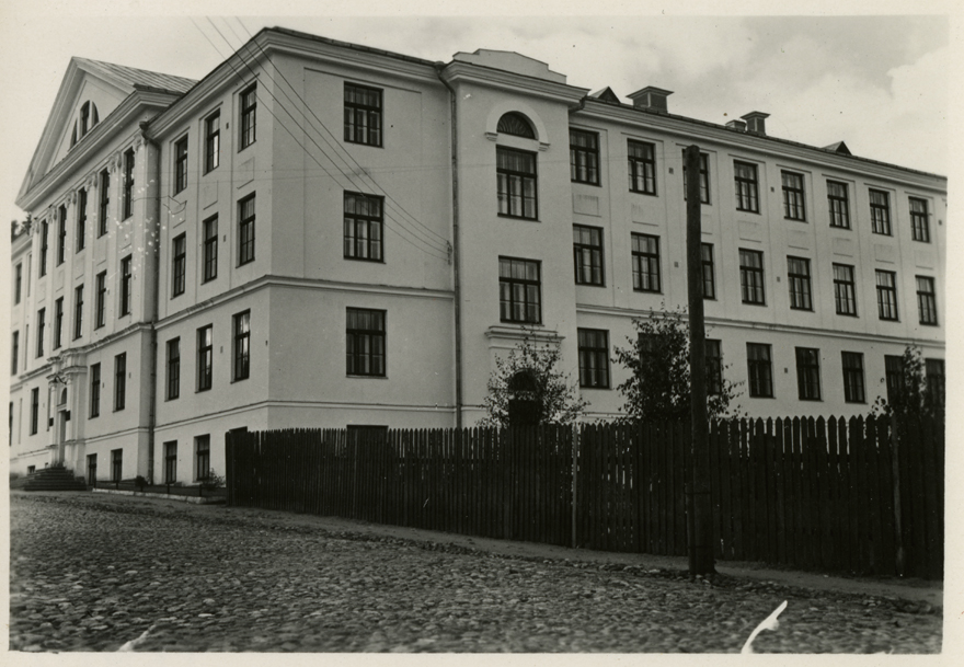 Schoolhouse in Tartu, view. Architect Anatoli Podčekayev