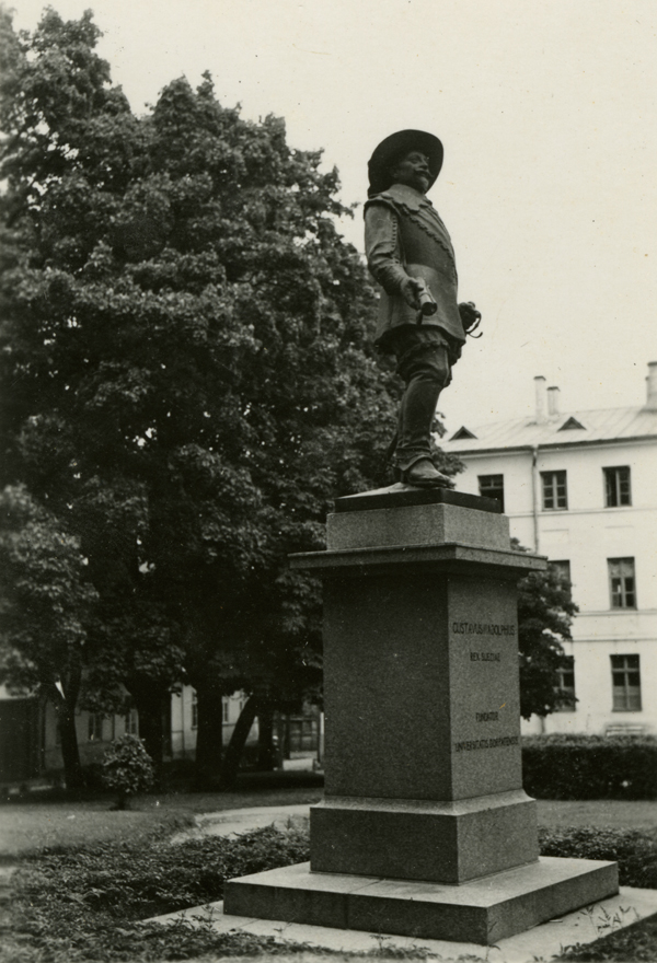 Gustav II Adolf Memorial in Tartu, view