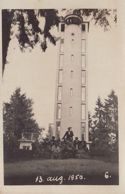 Group photo, people in the Great Mountain view tower in 1950.