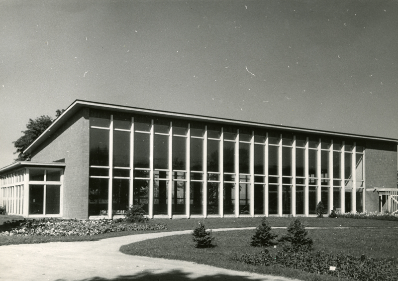 Flower paviljon in Tallinn, 2 views of the building. Architect Valve Pormeister