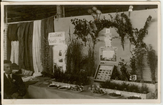 Photo Viisu-Koord Landscape Society at the exhibition of agricultural products in 1935