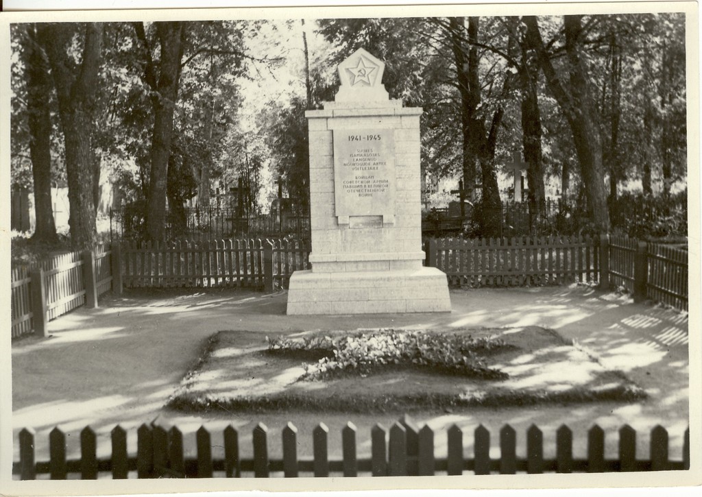 Photo, monument stone 1941-45. Soldiers who fell in the war on Paides Reopalu cemetery