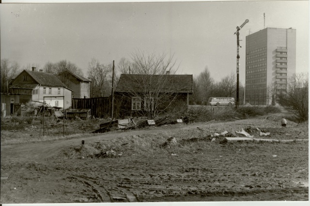 Photo view of the old houses of Pärnu Street Paides 1985