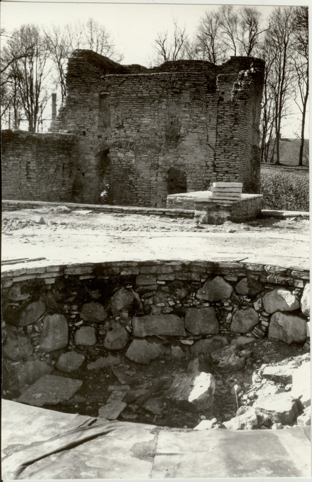 Photo view Paide to the foundation of the Valli Tower 1989