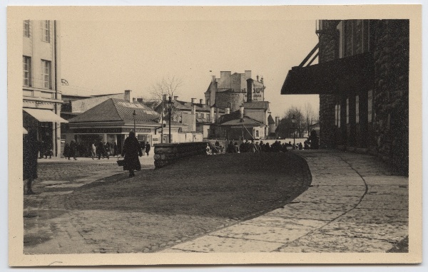 Tallinn, Pärnu highway, the beginning of Väike-Karja street on the left, the right Drama Theatre building.