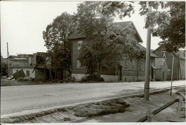Photo old buildings on Pärnu street Paides 1985