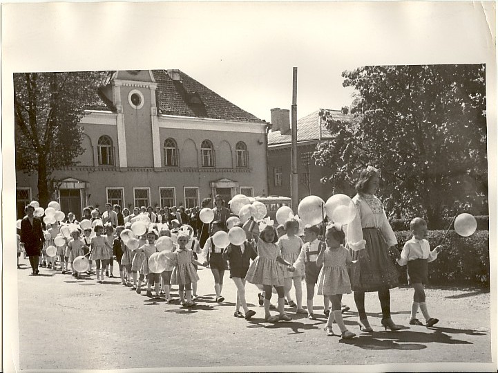 Photo, children's Spring Days in Paides 1965.