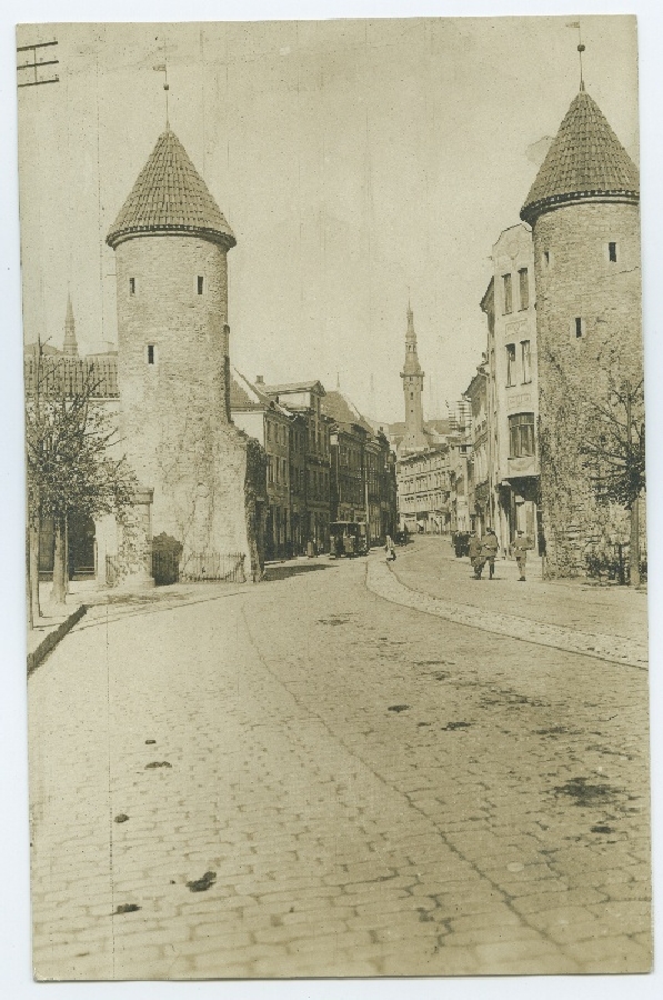 Tallinn, view from Viru Gate to Viru Street towards Raekoja.