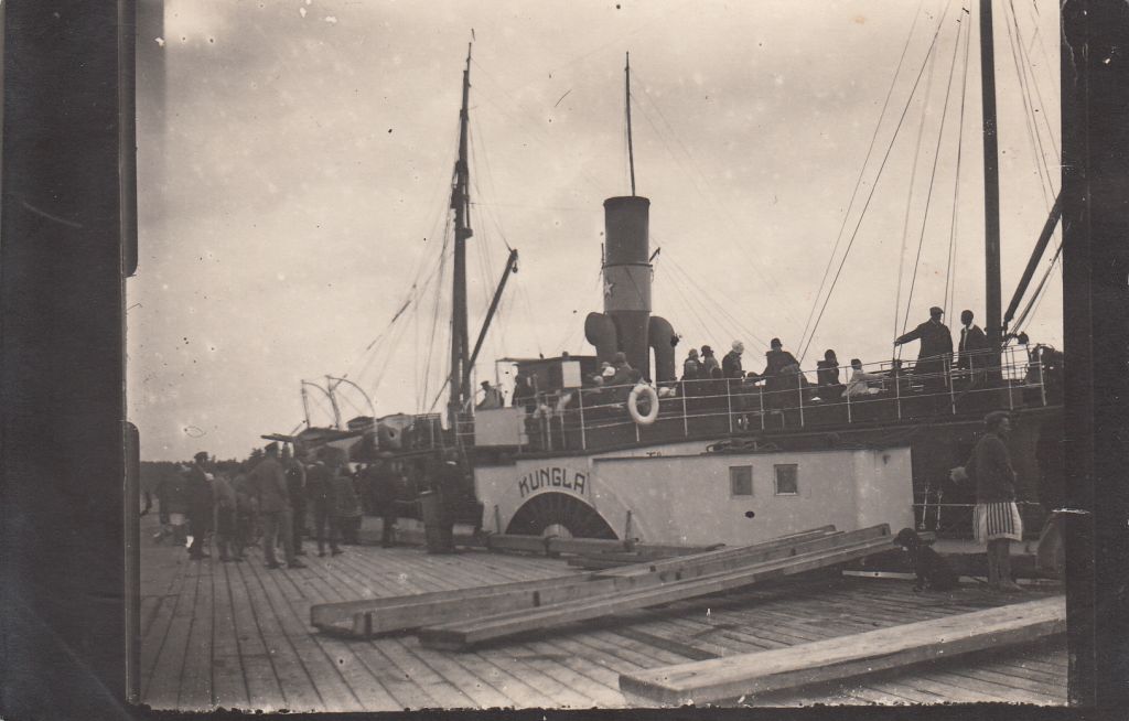 Steam ship "Kungla" in the port of Loksa