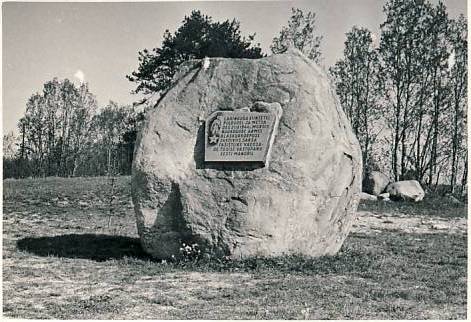 Memorial stone in the battleground of Loksa on Sauväljal