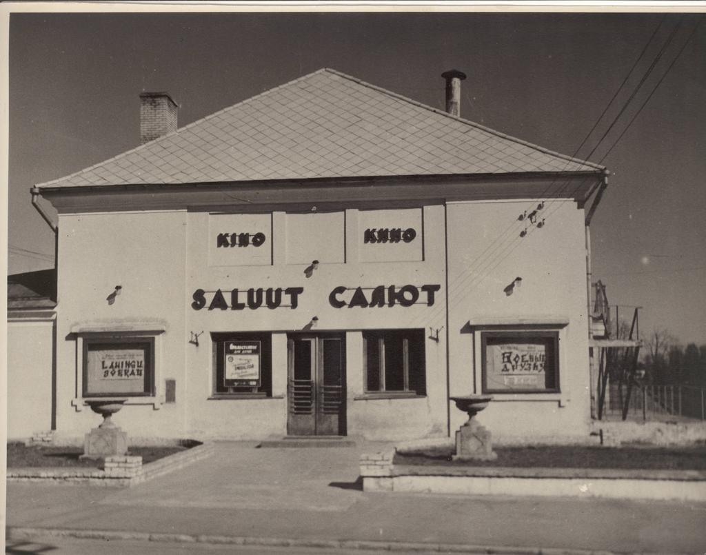 A few days after the opening of the cinema "Saluut"